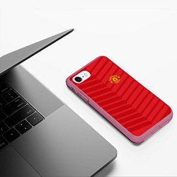 Чехол iPhone 7/8 матовый FC Manchester United: Reverse, цвет: 3D-малиновый — фото 2