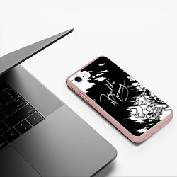 Чехол iPhone 7/8 матовый Автограф Фредди Меркьюри, цвет: 3D-светло-розовый — фото 2