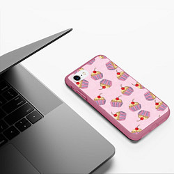 Чехол iPhone 7/8 матовый Капкейки на розовом, цвет: 3D-малиновый — фото 2