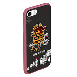Чехол iPhone 7/8 матовый Одинокий тигр пьет винишко, цвет: 3D-малиновый — фото 2