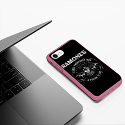 Чехол iPhone 7/8 матовый Сердце Рамонс, цвет: 3D-малиновый — фото 2