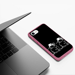 Чехол iPhone 7/8 матовый Снеговик на черном фоне, цвет: 3D-малиновый — фото 2