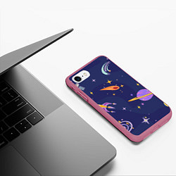 Чехол iPhone 7/8 матовый Космический дизайн с планетами, звёздами и ракетам, цвет: 3D-малиновый — фото 2