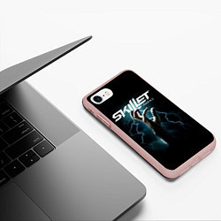 Чехол iPhone 7/8 матовый Группа Skillet, цвет: 3D-светло-розовый — фото 2