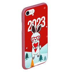 Чехол iPhone 7/8 матовый 2023 зайчик с сердечком, цвет: 3D-малиновый — фото 2