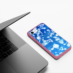 Чехол iPhone 7/8 матовый Декоративные снежинки на синем, цвет: 3D-малиновый — фото 2