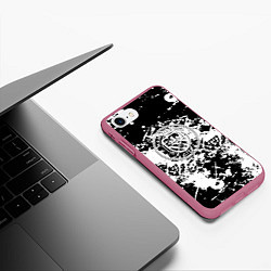 Чехол iPhone 7/8 матовый Manchester City краски чёрно белые, цвет: 3D-малиновый — фото 2