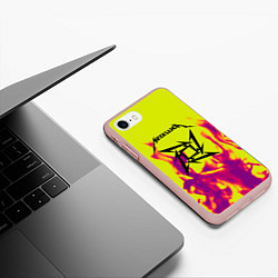 Чехол iPhone 7/8 матовый Металлика огненный стиль бенд, цвет: 3D-светло-розовый — фото 2