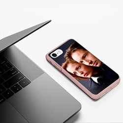 Чехол iPhone 7/8 матовый Скалли и Малдер, цвет: 3D-светло-розовый — фото 2