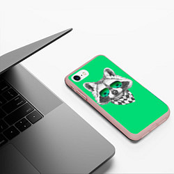 Чехол iPhone 7/8 матовый Енот в очках, цвет: 3D-светло-розовый — фото 2