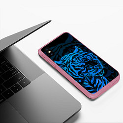 Чехол iPhone XS Max матовый Голубой тигр Blue, цвет: 3D-малиновый — фото 2