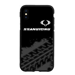 Чехол iPhone XS Max матовый SsangYong speed на темном фоне со следами шин: сим, цвет: 3D-черный