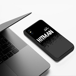 Чехол iPhone XS Max матовый Hitman glitch на темном фоне: символ сверху, цвет: 3D-черный — фото 2
