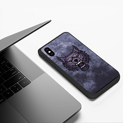 Чехол iPhone XS Max матовый Сине-серый яростный волк на абстрактном фоне, цвет: 3D-черный — фото 2