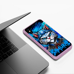 Чехол iPhone XS Max матовый Белый кот самурай, цвет: 3D-сиреневый — фото 2