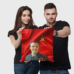 Подушка квадратная Юрий Гагарин, цвет: 3D-принт — фото 2