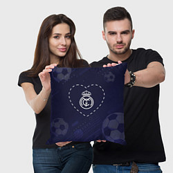 Подушка квадратная Лого Real Madrid в сердечке на фоне мячей, цвет: 3D-принт — фото 2