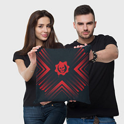 Подушка квадратная Красный Символ Gears of War на темном фоне со стре, цвет: 3D-принт — фото 2