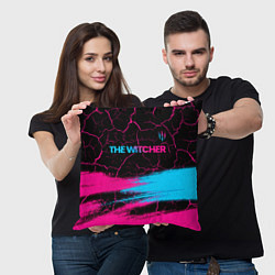 Подушка квадратная The Witcher - neon gradient: символ сверху, цвет: 3D-принт — фото 2