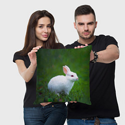 Подушка квадратная Кролик на фоне травы, цвет: 3D-принт — фото 2