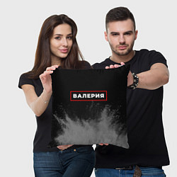 Подушка квадратная Валерия - в красной рамке на темном, цвет: 3D-принт — фото 2