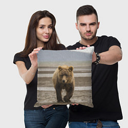 Подушка квадратная Медвежонок в аэропорту, цвет: 3D-принт — фото 2