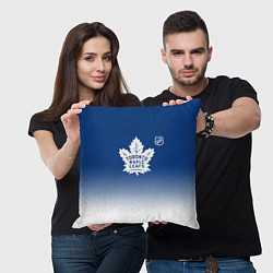 Подушка квадратная Торонто Мейпл Лифс - синий градиент, цвет: 3D-принт — фото 2