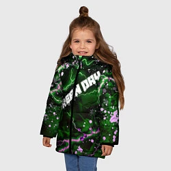 Куртка зимняя для девочки GreenDay, цвет: 3D-черный — фото 2