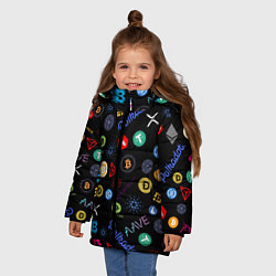 Куртка зимняя для девочки ЛОГОТИПЫ КРИПТОВАЛЮТ Z, цвет: 3D-черный — фото 2