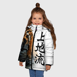 Куртка зимняя для девочки ТИГР НАДПИСЬ НА КИТАЙСКОМ, цвет: 3D-светло-серый — фото 2