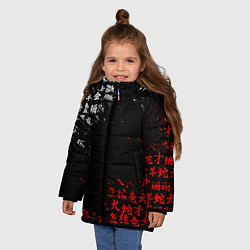 Куртка зимняя для девочки КРАСНО БЕЛЫЕ ИЕРОГЛИФЫ ЯПОНИЯ БРЫЗГИ, цвет: 3D-черный — фото 2