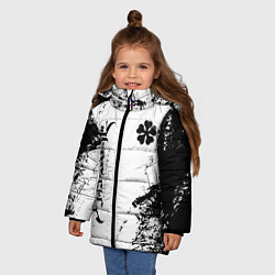 Куртка зимняя для девочки Black clover чёрный клевер вертикальная надпись, цвет: 3D-светло-серый — фото 2