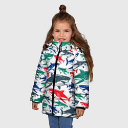 Куртка зимняя для девочки Стая разноцветных акул - паттерн, цвет: 3D-черный — фото 2