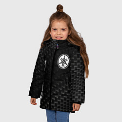 Куртка зимняя для девочки Yamaha карбоновый фон, цвет: 3D-черный — фото 2