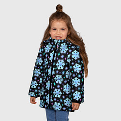 Куртка зимняя для девочки Яркие зимние снежинки с цветными звездами, цвет: 3D-черный — фото 2