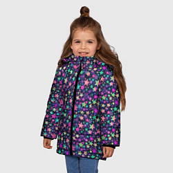 Куртка зимняя для девочки Яркие звезды паттерн, цвет: 3D-черный — фото 2