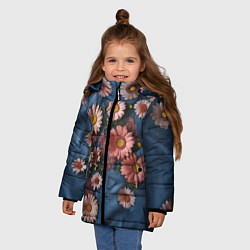 Куртка зимняя для девочки Хризантемы на джинсе, цвет: 3D-светло-серый — фото 2