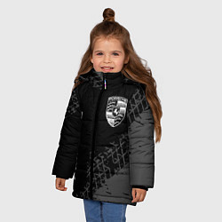 Куртка зимняя для девочки Porsche speed на темном фоне со следами шин: надпи, цвет: 3D-черный — фото 2