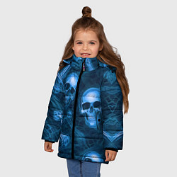 Куртка зимняя для девочки Синие черепа и кости, цвет: 3D-красный — фото 2
