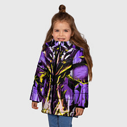 Куртка зимняя для девочки Чёрно-жёлтая агрессивная абстракция на фиолетовом, цвет: 3D-светло-серый — фото 2