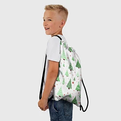 Рюкзак-мешок Много разных зелёных ёлочек на белом фоне плюс кра, цвет: 3D-принт — фото 2
