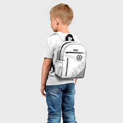 Детский рюкзак Volkswagen speed на светлом фоне со следами шин: н, цвет: 3D-принт — фото 2