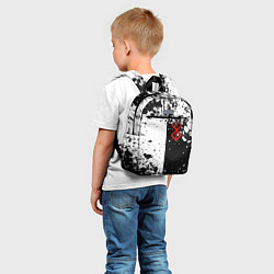Детский рюкзак Берсерк знак жертвы - черно-белые брызги, цвет: 3D-принт — фото 2