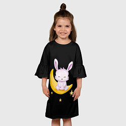 Платье клеш для девочки Крольчонок сидит на месяце на чёрном фоне, цвет: 3D-принт — фото 2