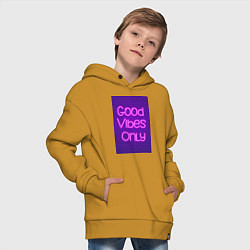Толстовка оверсайз детская Неоновая надпись good vibes only и кирпичная стена, цвет: горчичный — фото 2