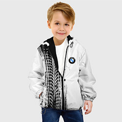 Куртка с капюшоном детская БМВ - следы от шин, цвет: 3D-черный — фото 2