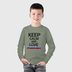 Лонгслив хлопковый детский Keep calm Zhukovsky Жуковский, цвет: авокадо — фото 2