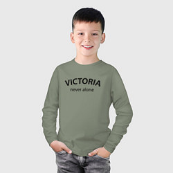 Лонгслив хлопковый детский Victoria never alone - motto, цвет: авокадо — фото 2