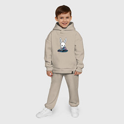 Детский костюм оверсайз Зайчонок обнял клубки The bunny hugged the balls, цвет: миндальный — фото 2