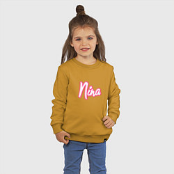 Свитшот хлопковый детский Нина в стиле барби - объемный шрифт, цвет: горчичный — фото 2